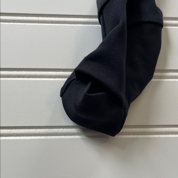 Like New Med Under Armour Dwayne Johnson Project Crop Black & Purple jacket. - Picture 6 of 6